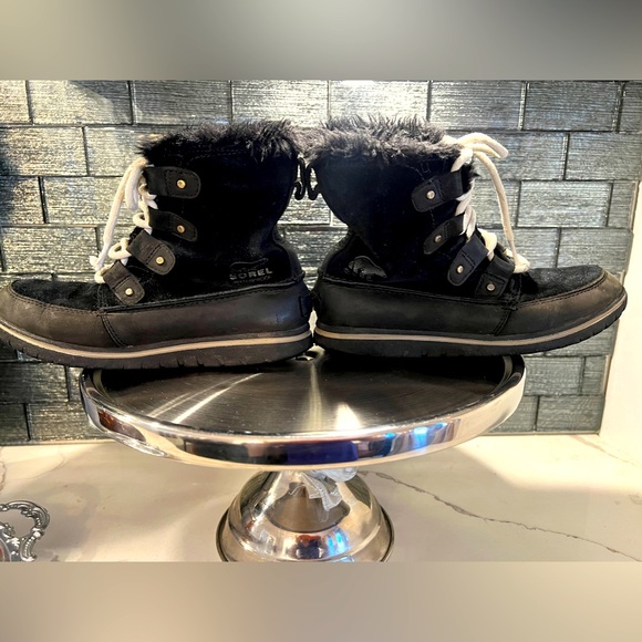 SOREL Kids Black Boots - Picture 8 of 8